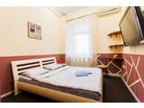 В центре Киева по ул.Саксаганского 11